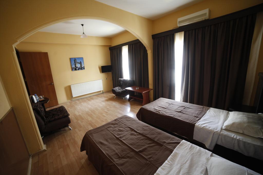 Avenue Hotel Tbilisi Room photo